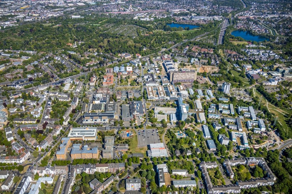 Düsseldorf from above - Hospital grounds Universitaetsklinikum Duesseldorf on Moorenstrasse in Duesseldorf in the state North Rhine-Westphalia, Germany