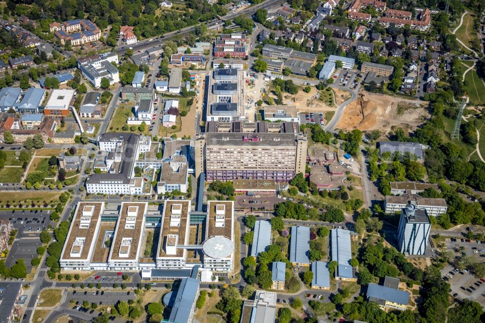 Aerial image Düsseldorf - Hospital grounds Universitaetsklinikum Duesseldorf on Moorenstrasse in Duesseldorf in the state North Rhine-Westphalia, Germany