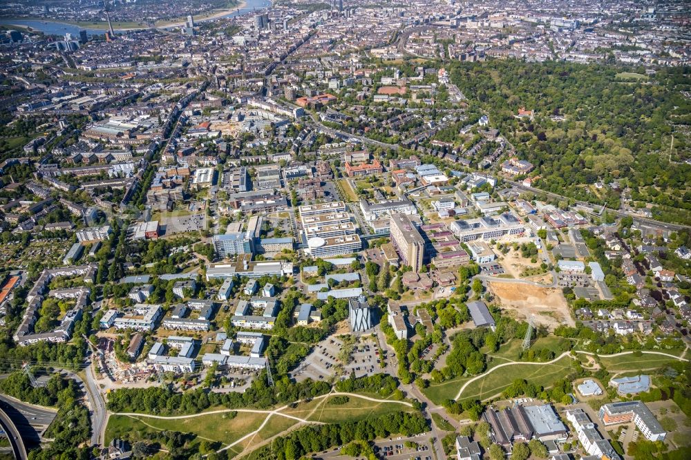 Aerial image Düsseldorf - Hospital grounds Universitaetsklinikum Duesseldorf on Moorenstrasse in Duesseldorf in the state North Rhine-Westphalia, Germany