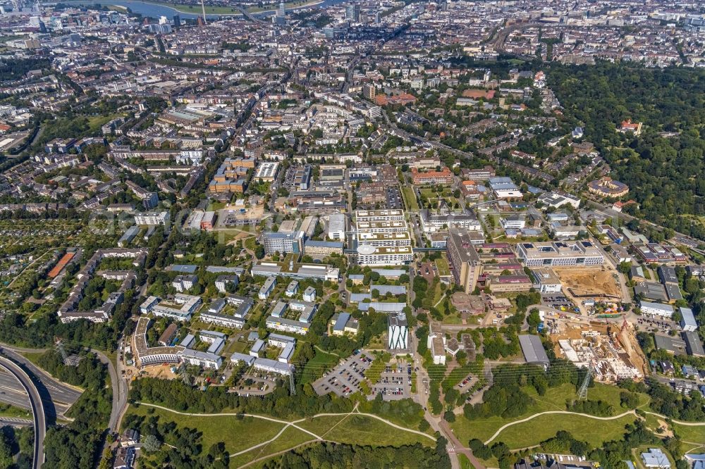 Düsseldorf from above - Hospital grounds Universitaetsklinikum Duesseldorf on Moorenstrasse in Duesseldorf at Ruhrgebiet in the state North Rhine-Westphalia, Germany