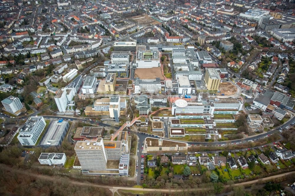 Essen from the bird's eye view: Hospital grounds of the Clinic Universitaetsklinikum Essen an der Hufelandstrasse in the district Stadtbezirke III in Essen in the state North Rhine-Westphalia