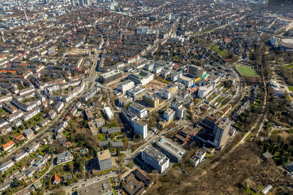 Essen from the bird's eye view: Hospital grounds of the Clinic Universitaetsklinikum Essen on Hufelandstrasse in Essen in the state North Rhine-Westphalia, Germany