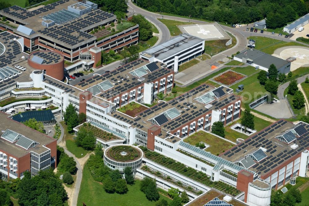 Aerial image Regensburg - Hospital grounds of the Clinic Universitaetsklinikum Regensburg Abteilung fuer Unfallchirurgie on Franz-Josef-Strauss-Allee in the district Grass in Regensburg in the state Bavaria, Germany