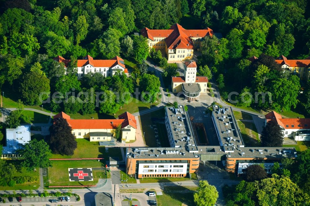 Rostock from the bird's eye view: Hospital grounds of the Clinic Universitaetsmedizin Rostock Zentrum fuer Nervenheilkande Klinik fuer Neurologie and Poliklinik in the district Gehlsdorf in Rostock in the state Mecklenburg - Western Pomerania, Germany