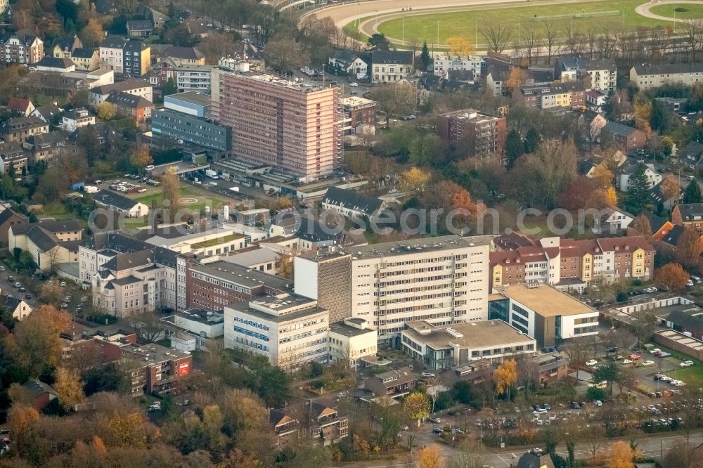 Aerial photograph Dinslaken - Hospital grounds of the Clinic St. Vinzenz-Hospital in the district Eppinghoven in Dinslaken in the state North Rhine-Westphalia