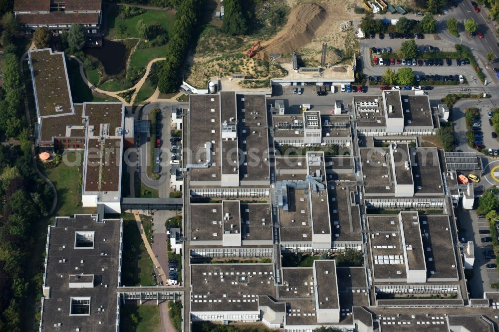 Aerial image Berlin - Hospital grounds of the ClinicVivantes Humboldt-Klinikum Am Nordgraben in Berlin