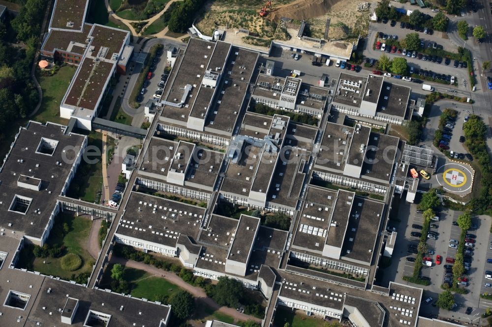 Berlin from above - Hospital grounds of the ClinicVivantes Humboldt-Klinikum Am Nordgraben in Berlin