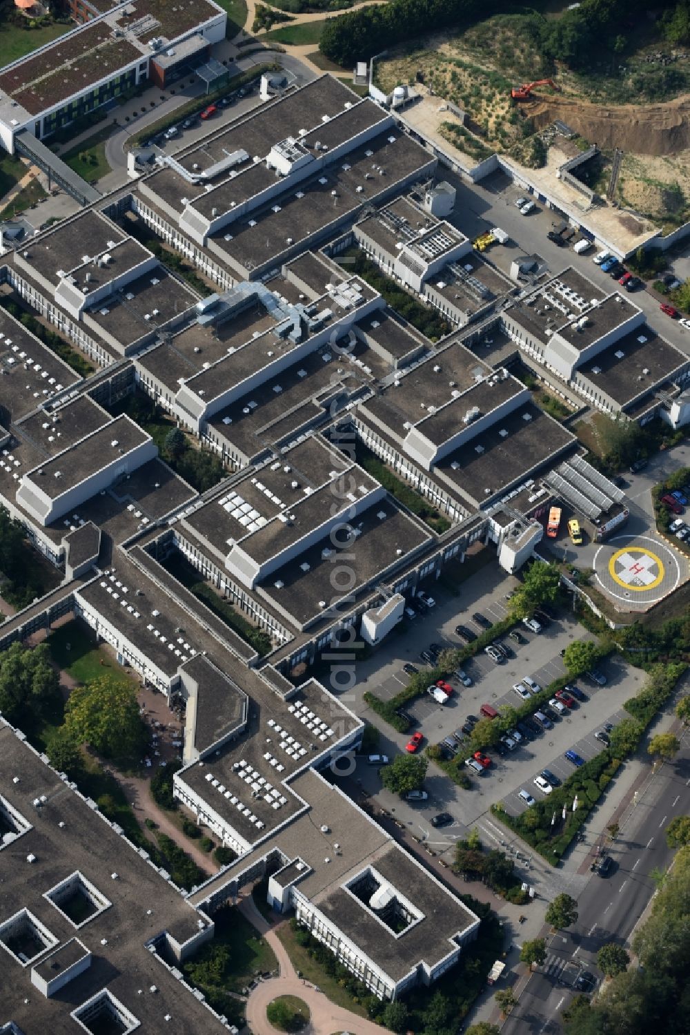 Aerial photograph Berlin - Hospital grounds of the ClinicVivantes Humboldt-Klinikum Am Nordgraben in Berlin