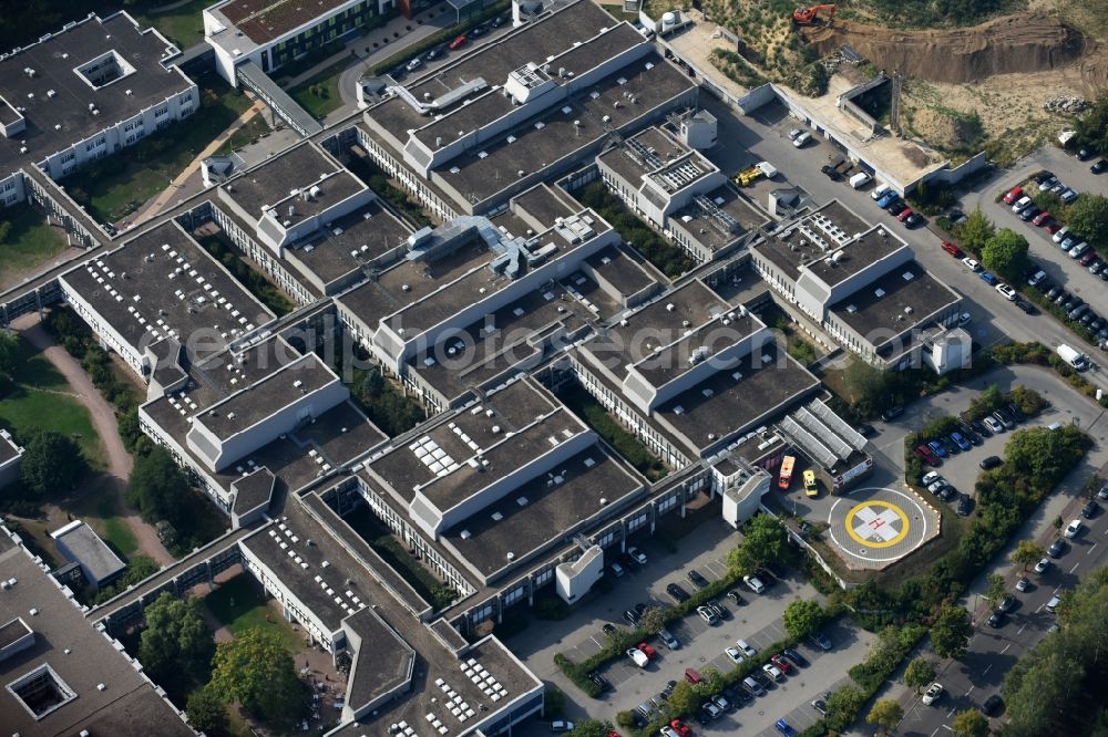 Berlin from above - Hospital grounds of the ClinicVivantes Humboldt-Klinikum Am Nordgraben in Berlin