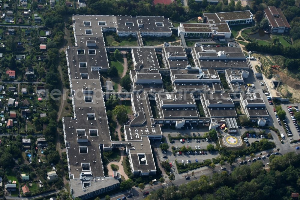 Aerial image Berlin - Hospital grounds of the ClinicVivantes Humboldt-Klinikum Am Nordgraben in Berlin