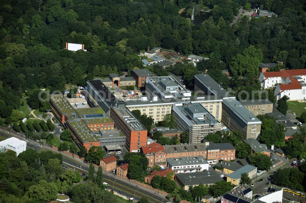 Berlin from the bird's eye view: Hospital grounds of the Vivantes Clinic Landsberger Allee im Friedrichshain in Berlin