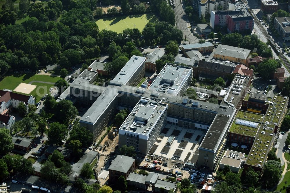 Berlin from the bird's eye view: Hospital grounds of the Vivantes Clinic Landsberger Allee im Friedrichshain in Berlin