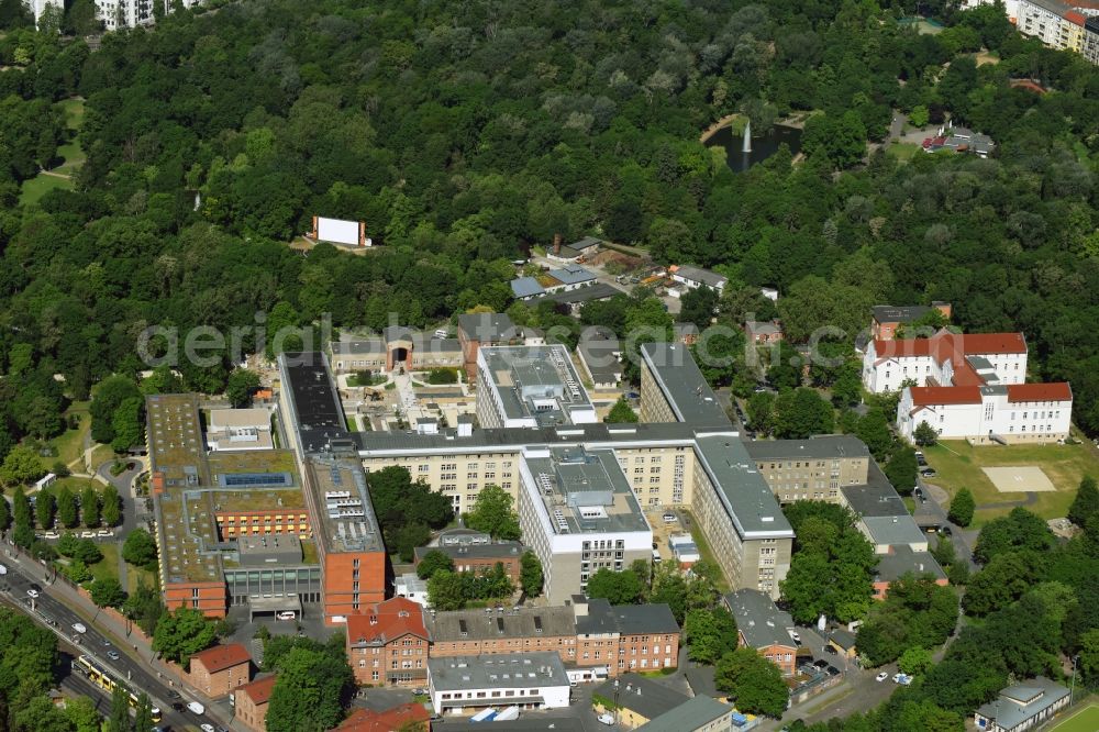 Aerial photograph Berlin - Hospital grounds of the Vivantes Clinic Landsberger Allee im Friedrichshain in Berlin