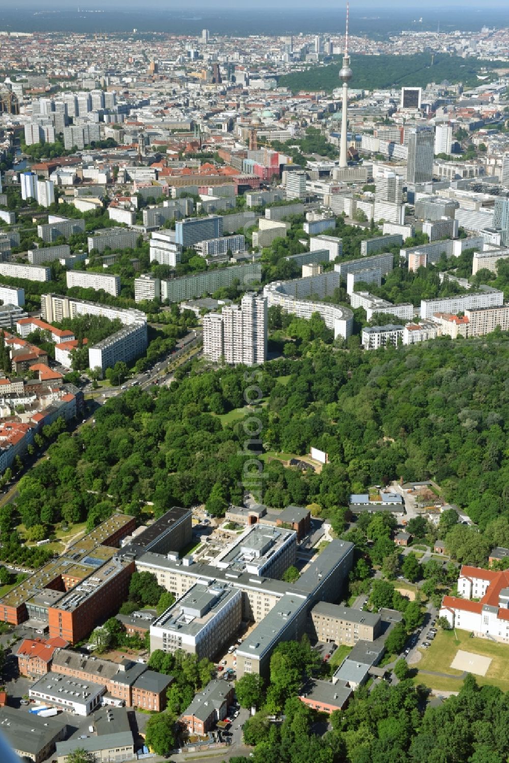 Berlin from above - Hospital grounds of the Vivantes Clinic Landsberger Allee im Friedrichshain in Berlin