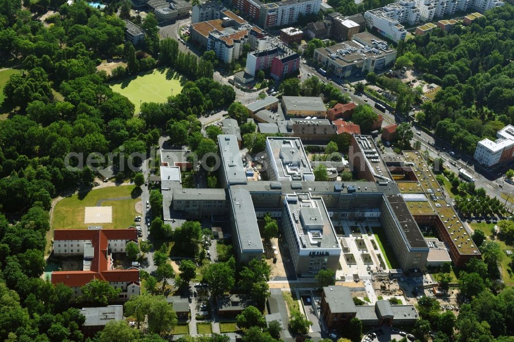 Aerial photograph Berlin - Hospital grounds of the Vivantes Clinic Landsberger Allee im Friedrichshain in Berlin