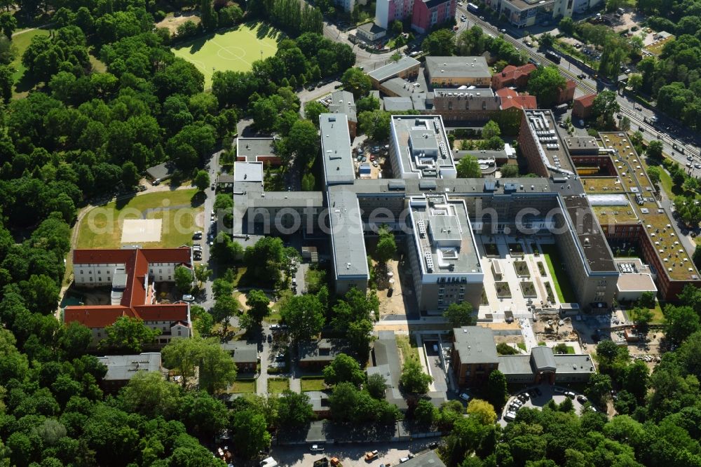 Berlin from above - Hospital grounds of the Vivantes Clinic Landsberger Allee im Friedrichshain in Berlin