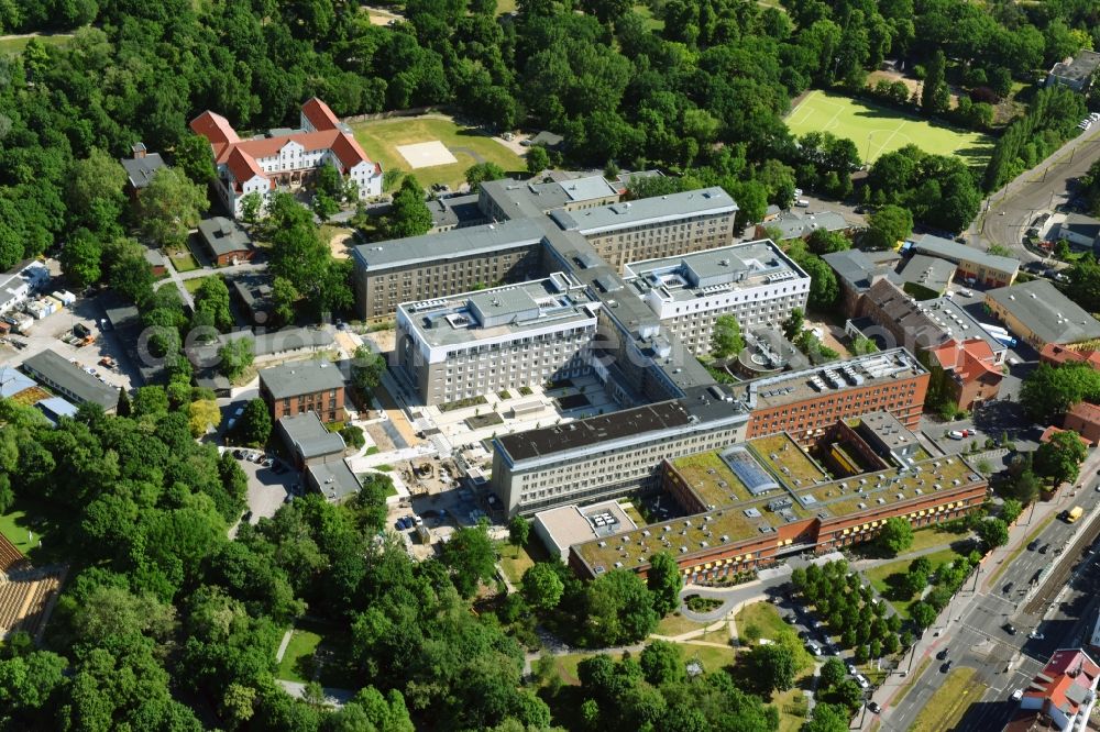 Aerial photograph Berlin - Hospital grounds of the Vivantes Clinic Landsberger Allee im Friedrichshain in Berlin