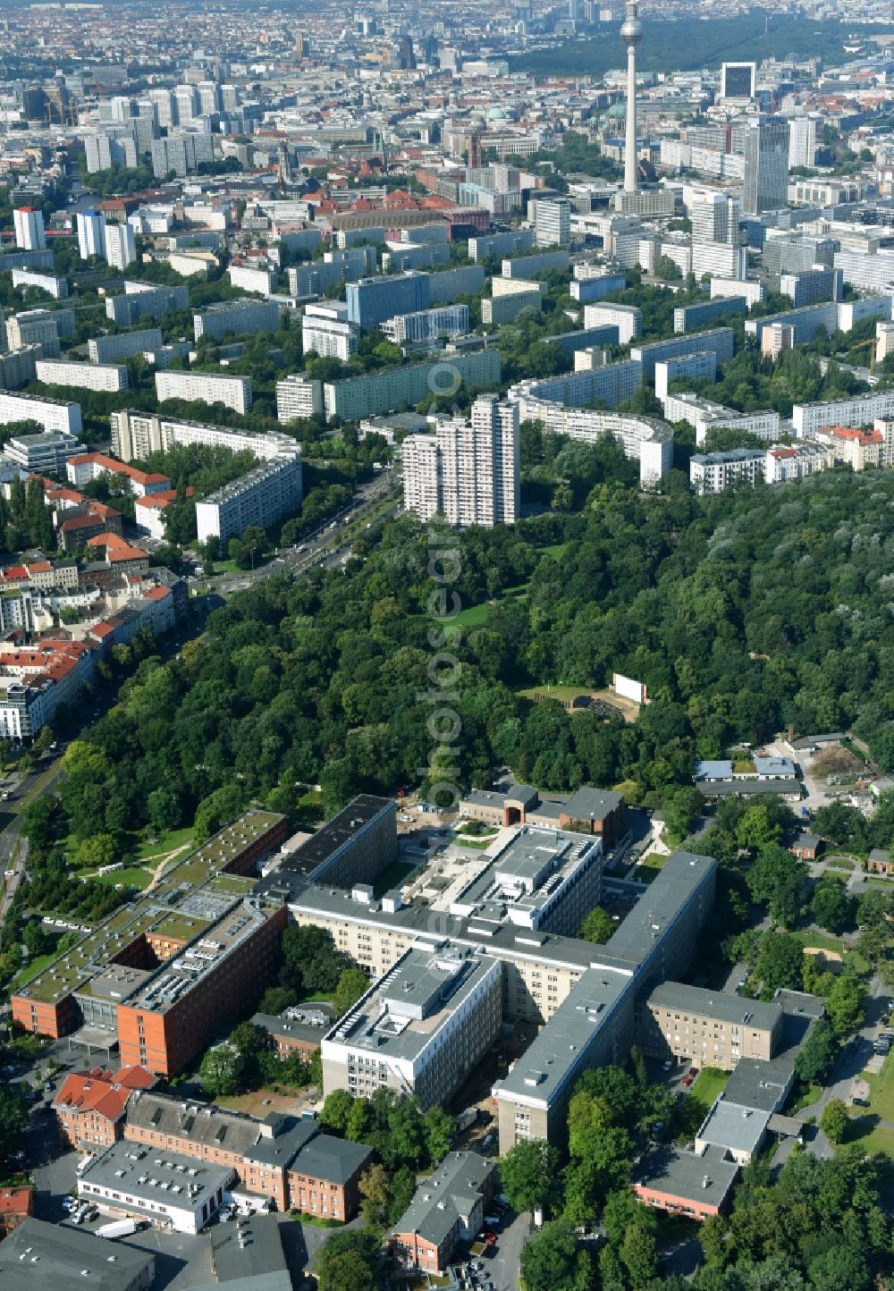 Aerial photograph Berlin - Hospital grounds of the Vivantes Clinic Landsberger Allee im Friedrichshain in Berlin