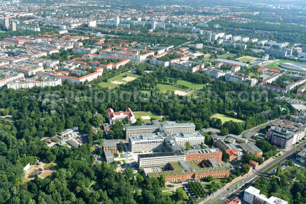 Berlin from the bird's eye view: Hospital grounds of the Vivantes Clinic Landsberger Allee im Friedrichshain in Berlin