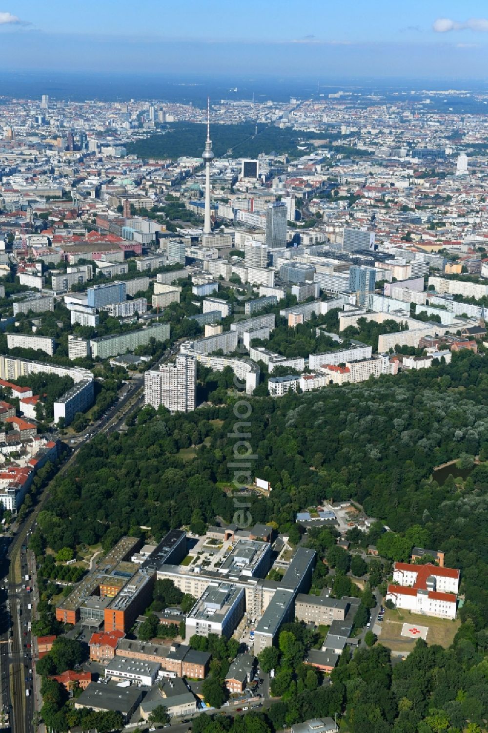 Berlin from the bird's eye view: Hospital grounds of the Vivantes Clinic Landsberger Allee im Friedrichshain in Berlin