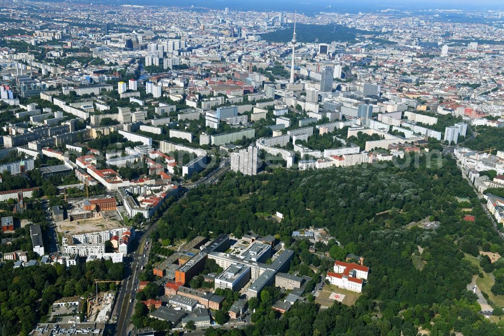 Aerial photograph Berlin - Hospital grounds of the Vivantes Clinic Landsberger Allee im Friedrichshain in Berlin