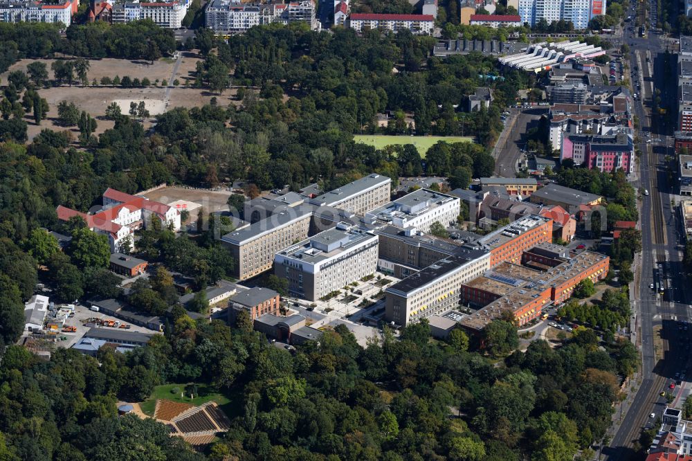 Berlin from the bird's eye view: Hospital grounds of the Vivantes Clinic Landsberger Allee im Friedrichshain in Berlin