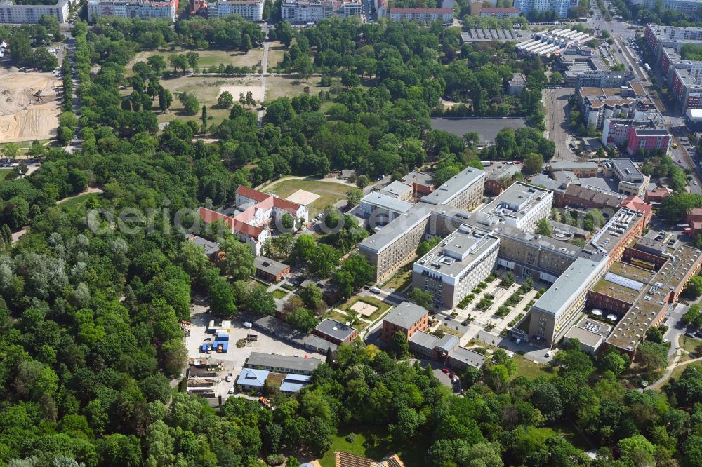 Aerial photograph Berlin - Hospital grounds of the Vivantes Clinic Landsberger Allee im Friedrichshain in Berlin