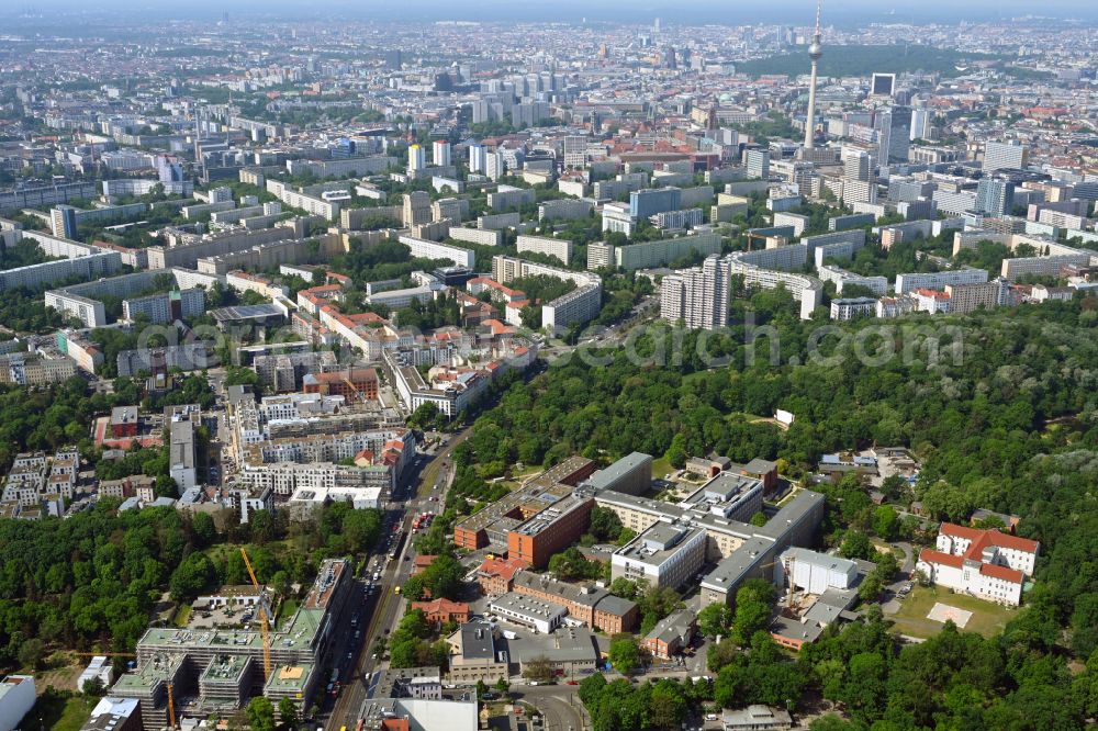 Berlin from above - Hospital grounds of the Vivantes Clinic Landsberger Allee im Friedrichshain in Berlin