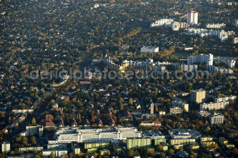 Berlin from above - Hospital grounds of the ClinicVivantes Klinikum Neukoelln an der Rudower Strasse in Berlin