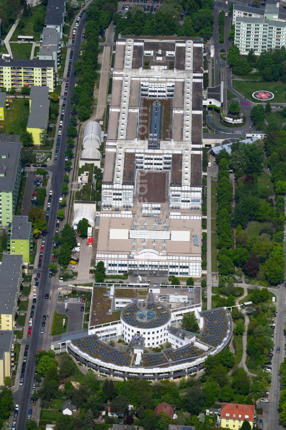 Berlin from the bird's eye view: Hospital grounds of the Clinic Vivantes Klinikum Neukoelln on Rudower Strasse in the district Neukoelln in Berlin, Germany