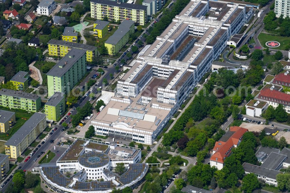 Aerial image Berlin - Hospital grounds of the Clinic Vivantes Klinikum Neukoelln on Rudower Strasse in the district Neukoelln in Berlin, Germany