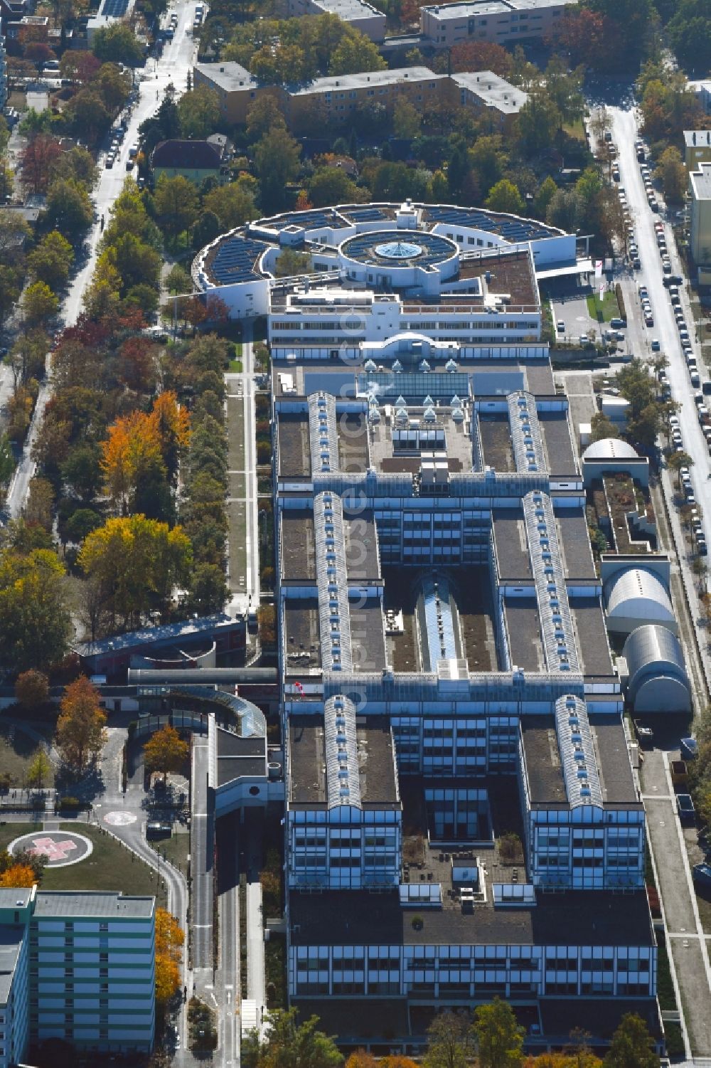 Aerial image Berlin - Hospital grounds of the Clinic Vivantes Klinikum Neukoelln on Rudower Strasse in the district Neukoelln in Berlin, Germany