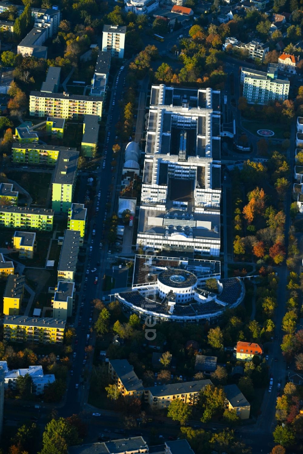 Berlin from the bird's eye view: Hospital grounds of the Clinic Vivantes Klinikum Neukoelln on Rudower Strasse in the district Neukoelln in Berlin, Germany