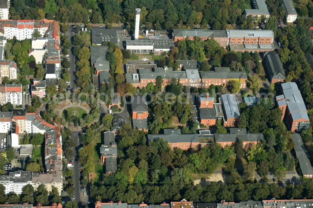 Berlin from above - Premises of the hospital Vivantes Wenckebach-Klinikum in the Tempelhof part of Berlin. The premises consist of several small buildings and are located in the South of Franckepark