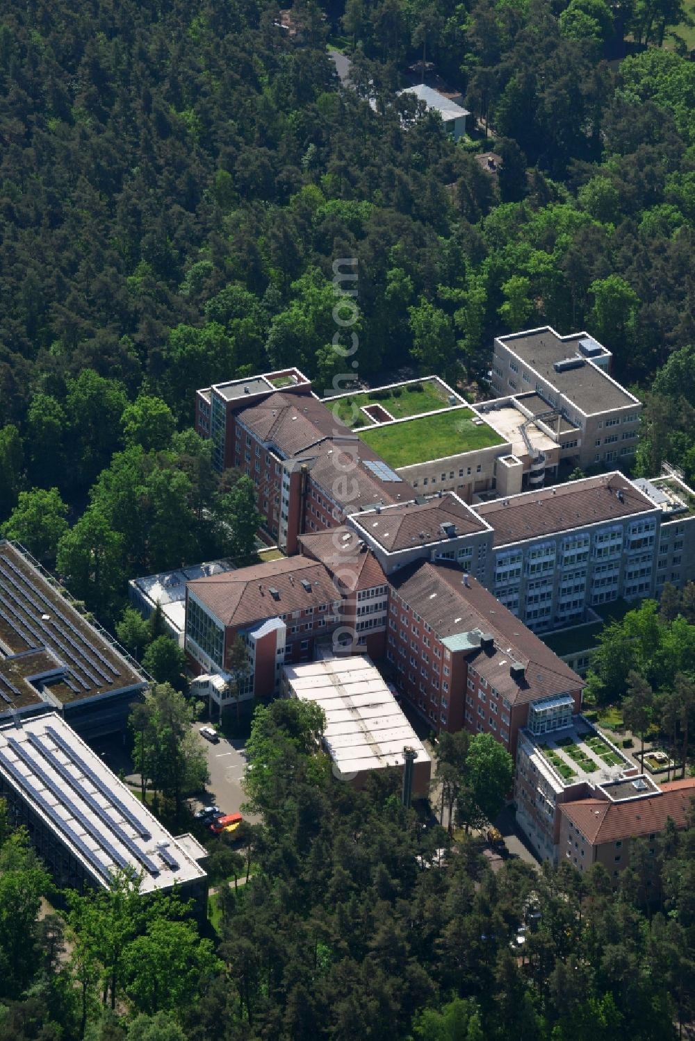 Bubenreuth from the bird's eye view: Clinic of the hospital grounds Waldkrankenhaus St. Marien in Bubenreuth in the state Bavaria