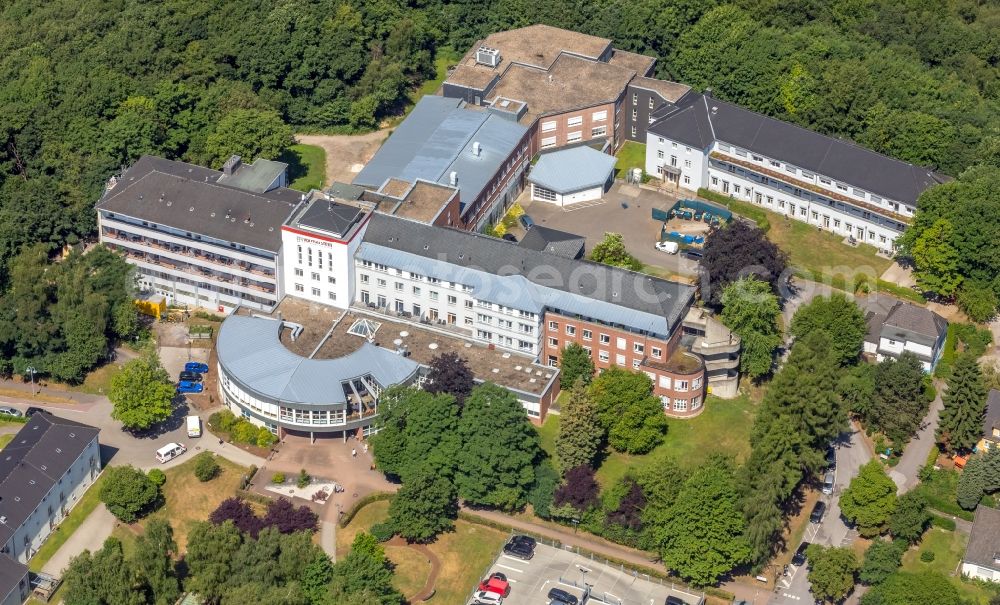 Aerial photograph Wetter (Ruhr) - Hospital grounds of the Clinic Orthopaedische Klinik of Ev. Stiftung Volmarstein Abteilung fuer Orthopaedie on Lothar-Gau-Strasse in the district Volmarstein in Wetter (Ruhr) in the state North Rhine-Westphalia, Germany