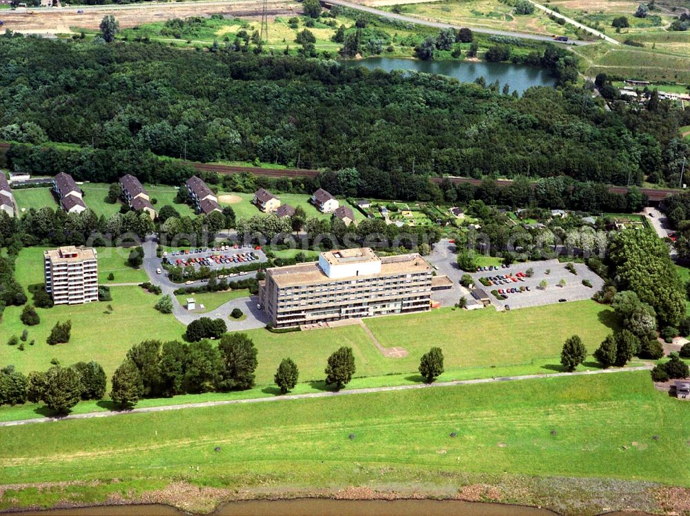 Duisburg from the bird's eye view: Hospital grounds of the rehabilitation center in Duisburg in the state North Rhine-Westphalia