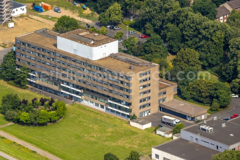 Duisburg from the bird's eye view: Hospital grounds of the rehabilitation center in Duisburg in the state North Rhine-Westphalia