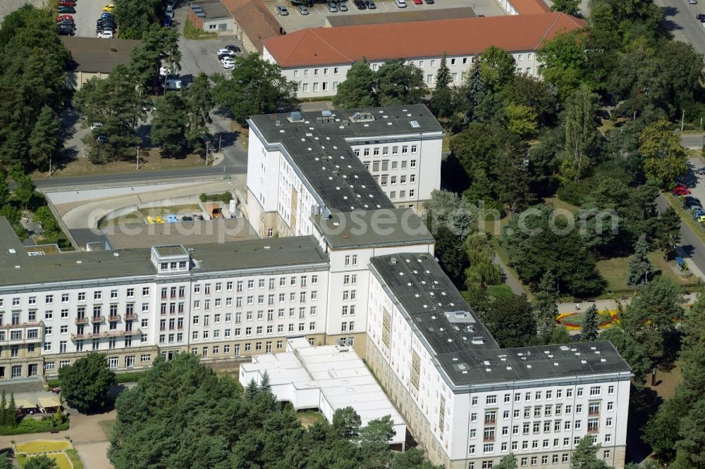 Eisenhüttenstadt from above - Clinic of the hospital grounds Staedtisches Krankenhaus in Eisenhuettenstadt in the state Brandenburg