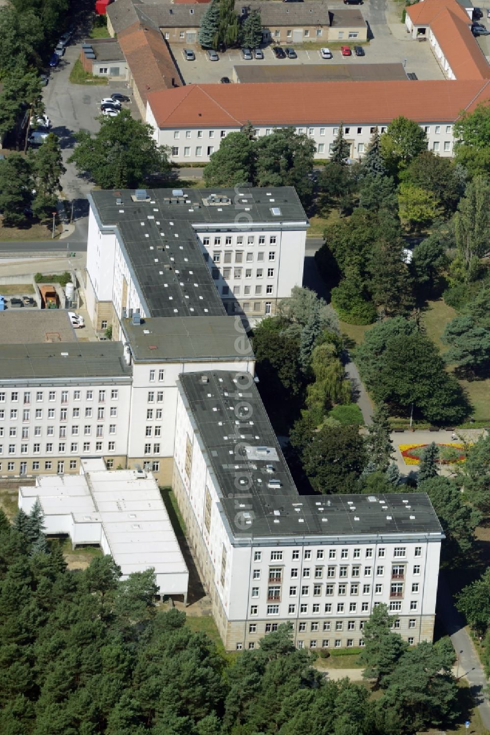 Eisenhüttenstadt from above - Clinic of the hospital grounds Staedtisches Krankenhaus in Eisenhuettenstadt in the state Brandenburg