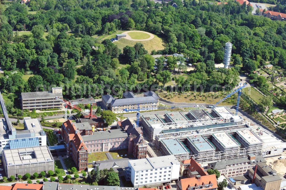 Aerial image Brandenburg - Blick auf die Baustelle zum Erweiterungsbau des Krankenhaus Brandenburg an der Havel. Hier entstehen u.a. durch die Firma BATEG Ingenieurbau ein neues Bettenhaus auf der Grundlage des Entwurfes des Architekturbüros Heinle, Wischer und Partner, Berlin. View at the construction site for the new building of the hospital Brandenburg. The new hospital was built by the engeneering firm BATEG on the basis of the design by the architects Heinle, Wischer and Partner, Berlin.