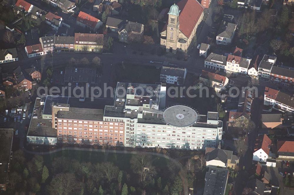 Ibbenbüren from the bird's eye view: 09.12.2004 Ibbenbüren, Blick auf das Klinikum Ibbenbüren. Klinikum Ibbenbüren gGmbH, Medizin - Pflege - Seelsorge, Große Straße 41, 49477 Ibbenbüren, Postfach 1261, 49462 Ibbenbüren, Tel. 05451 / 52-0, Fax 05451 / 52-5051, E-Mail: info@klinikum-ibbenbueren.de, R.Rosing