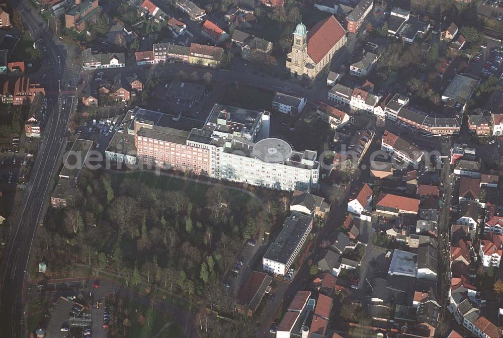 Aerial photograph Ibbenbüren - 09.12.2004 Ibbenbüren, Blick auf das Klinikum Ibbenbüren. Klinikum Ibbenbüren gGmbH, Medizin - Pflege - Seelsorge, Große Straße 41, 49477 Ibbenbüren, Postfach 1261, 49462 Ibbenbüren, Tel. 05451 / 52-0, Fax 05451 / 52-5051, E-Mail: info@klinikum-ibbenbueren.de, R.Rosing