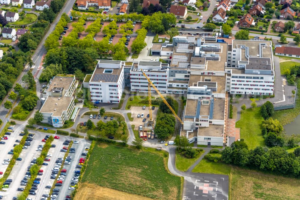 Soest from the bird's eye view: Wintry snow-covered Klinikum Stadt Soest on Senator-Schwartz-Ring in Soest in the state North Rhine-Westphalia, Germany