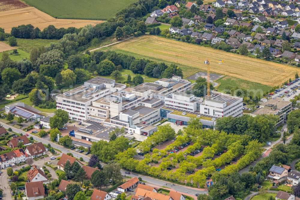 Soest from the bird's eye view: Wintry snow-covered Klinikum Stadt Soest on Senator-Schwartz-Ring in Soest in the state North Rhine-Westphalia, Germany