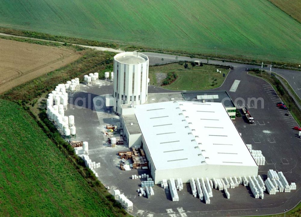 Aerial image Herzfelde / Brandenburg - Baustoffdämmwerk der Weber & Broutin Deutschland GmbH (0221) 6689-0 im Gewerbegebiet Herzfelde / Brandenburg. Kontakt über: Saint-Gobain Weber GmbH • Clevischer Ring 127 • 51063 Köln Telefon (02 21) 66 89 - 0 • Telefax (02 21) 66 89 - 5 00