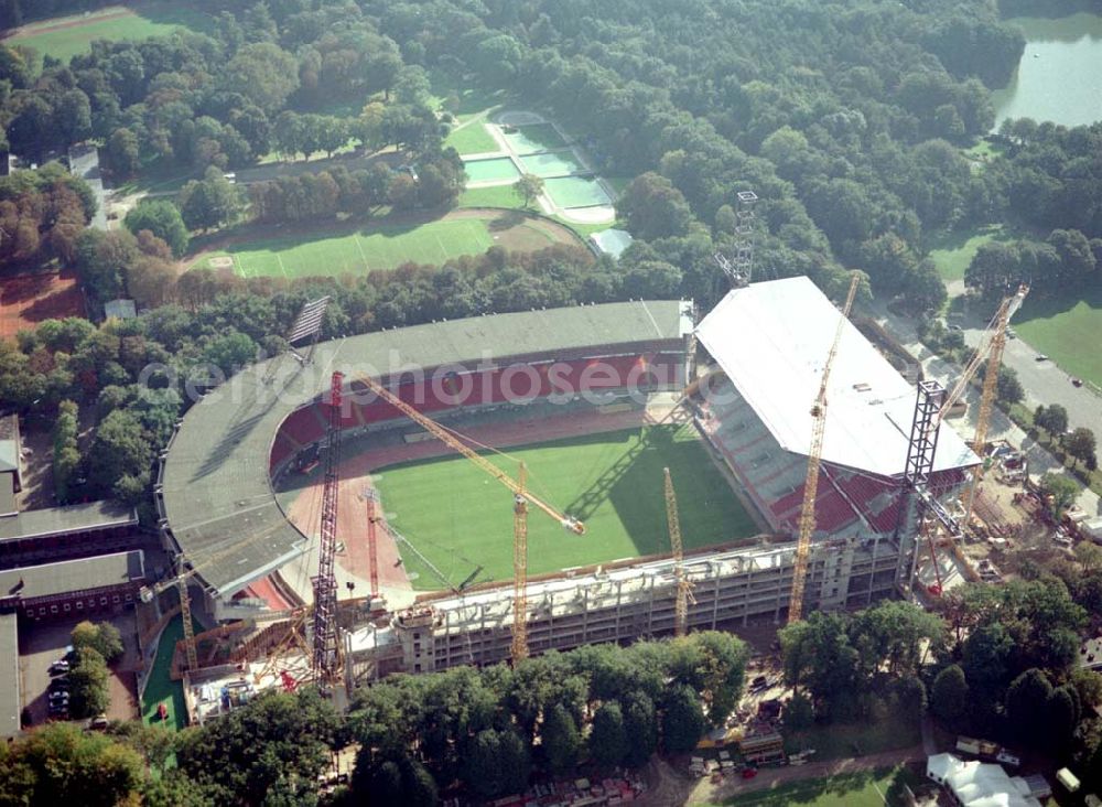 Köln from the bird's eye view: Umbau des 1923 erbauten Müngersdorfer Stadion. Das neue Stadion wird 2003 fertiggestellt und bietet knapp 51.000 Zuschauer Platz. Architekt: Marg, Gerkan u. Partner, RheinEnergieStadion, Aachener Straße, 50933 Köln, Telefon: 02 21/4 98 36