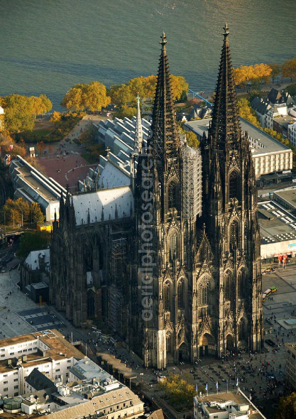 Köln from above - Blick auf den Kölner Dom, Hohe Domkirche St. Peter und Maria, in der Kölner Innenstadt am Hauptbahnhof. Der Kölner Dom ist eine römisch-katholische Kirche im gotischen Baustil in Köln und die Kathedrale des Erzbistums Köln. Er ist das zweithöchste Kirchengebäude Europas und das dritthöchste der Welt. View of the Cologne Cathedral in the center of Cologne, near central station. The Cologne Cathedral is a Roman Catholic church in the Gothic style in Cologne and the Cathedral of the Archdiocese of Cologne. It is the second highest church building in Europe and the third highest in the world.