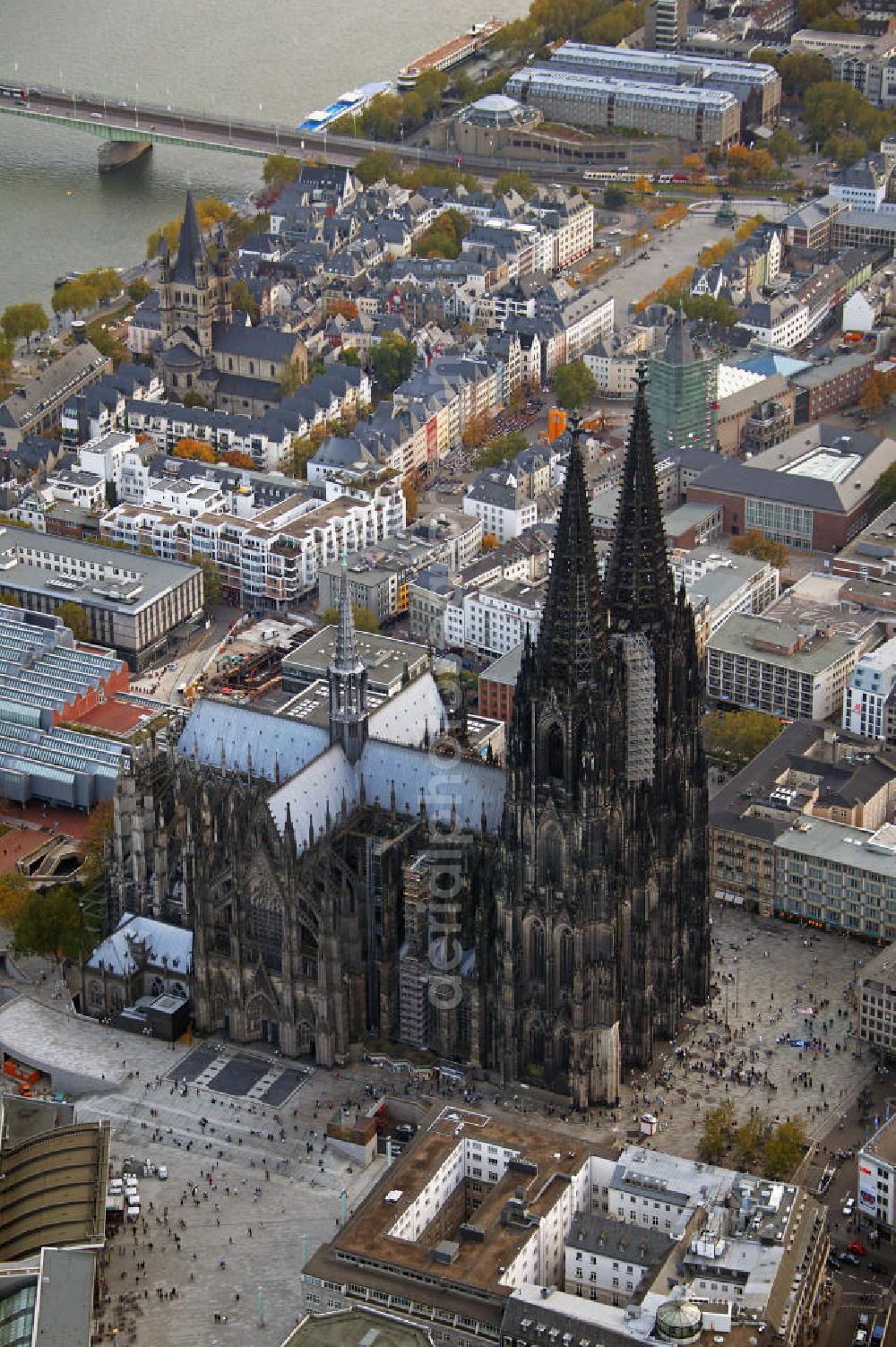 Aerial image Köln - Blick auf den Kölner Dom, Hohe Domkirche St. Peter und Maria, in der Kölner Innenstadt am Hauptbahnhof. Der Kölner Dom ist eine römisch-katholische Kirche im gotischen Baustil in Köln und die Kathedrale des Erzbistums Köln. Er ist das zweithöchste Kirchengebäude Europas und das dritthöchste der Welt. View of the Cologne Cathedral in the center of Cologne, near central station. The Cologne Cathedral is a Roman Catholic church in the Gothic style in Cologne and the Cathedral of the Archdiocese of Cologne. It is the second highest church building in Europe and the third highest in the world.