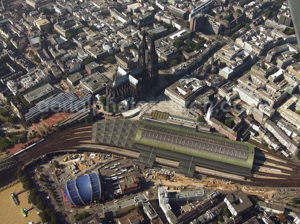 Aerial photograph Köln - Stadansicht von Köln mit Blick auf Kölner Dom, Hauptbahnhof und Musical-Dome.